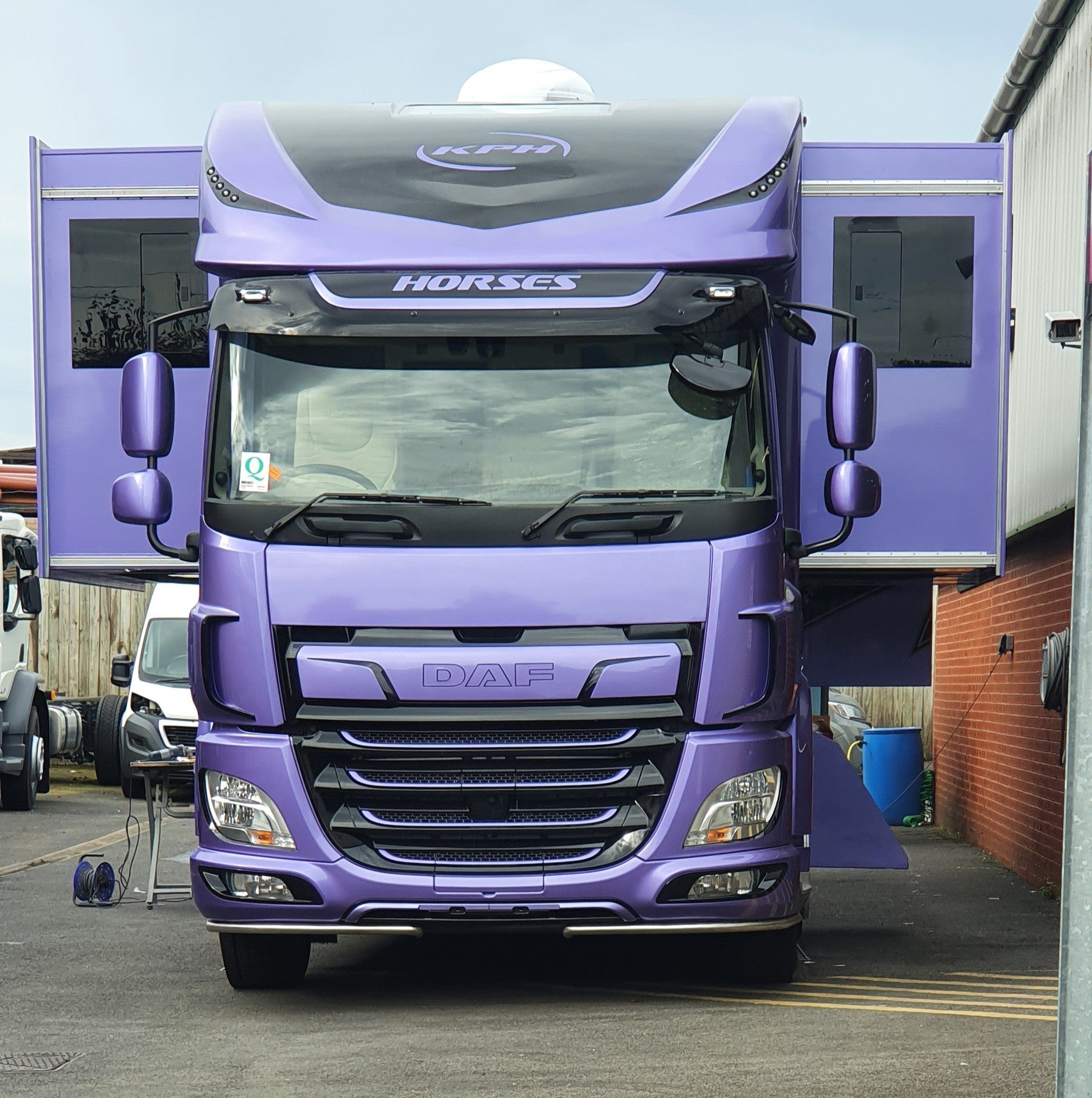 Purple DAF sleeper pod