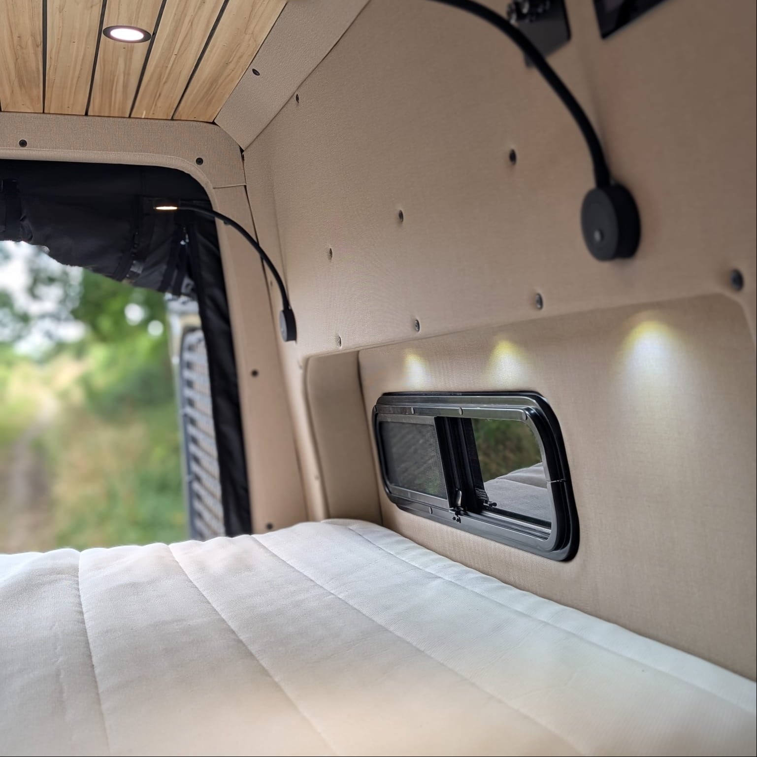 Side pod sliding windows